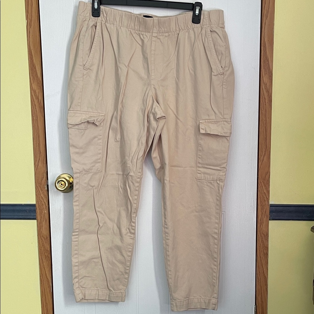 GAP Women’s Beige Cargo Pants